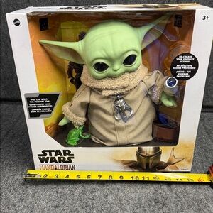 Star Wars Mandalorian Green and Beige Grogu Figure 2020